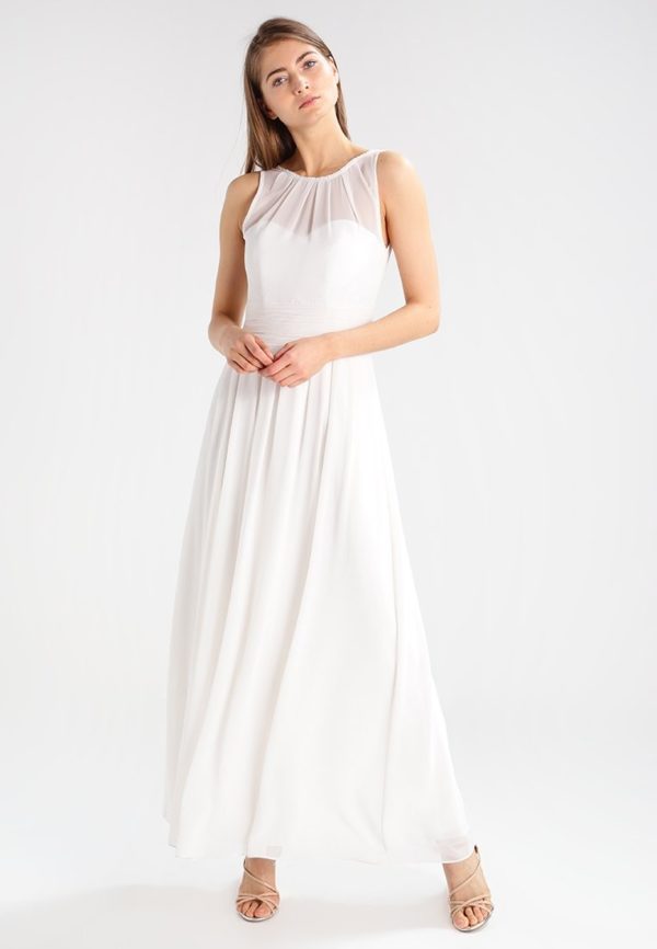 Свадебная мода 2025: белое платье