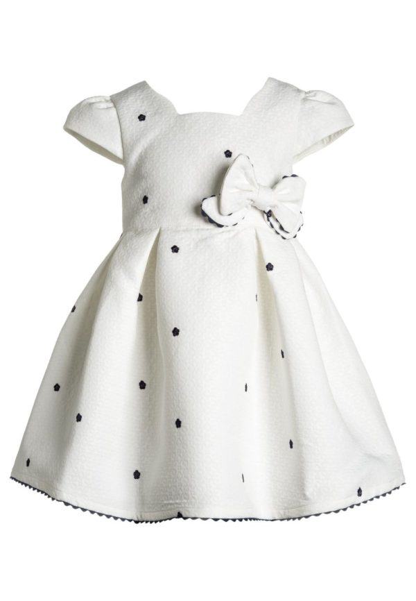 Детская мода 2022: белое платье для девочки